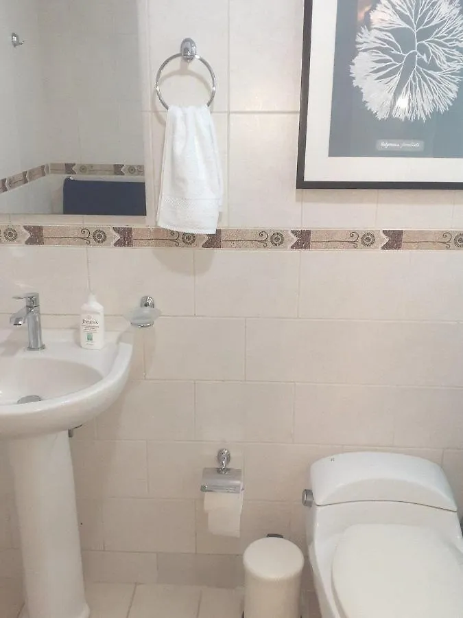 Full Apartment Muy Cerca del Malecón, 3 Habitaciones espaciosas con A/C, Wifi, Netflix Santo Domingo